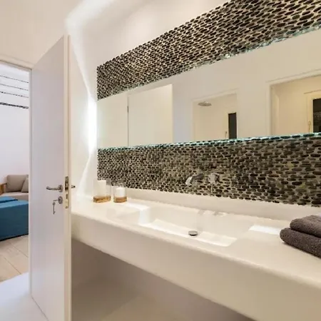 Tana Villa *