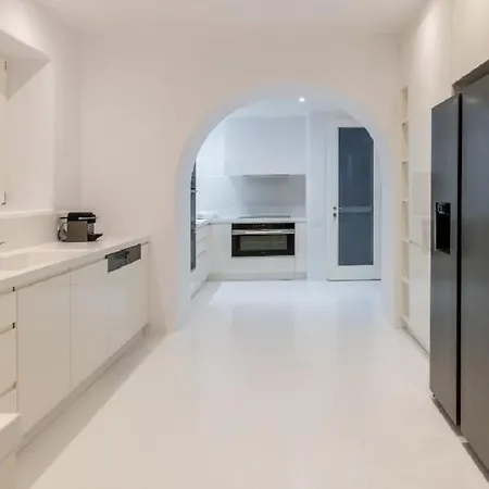 Tana Villa